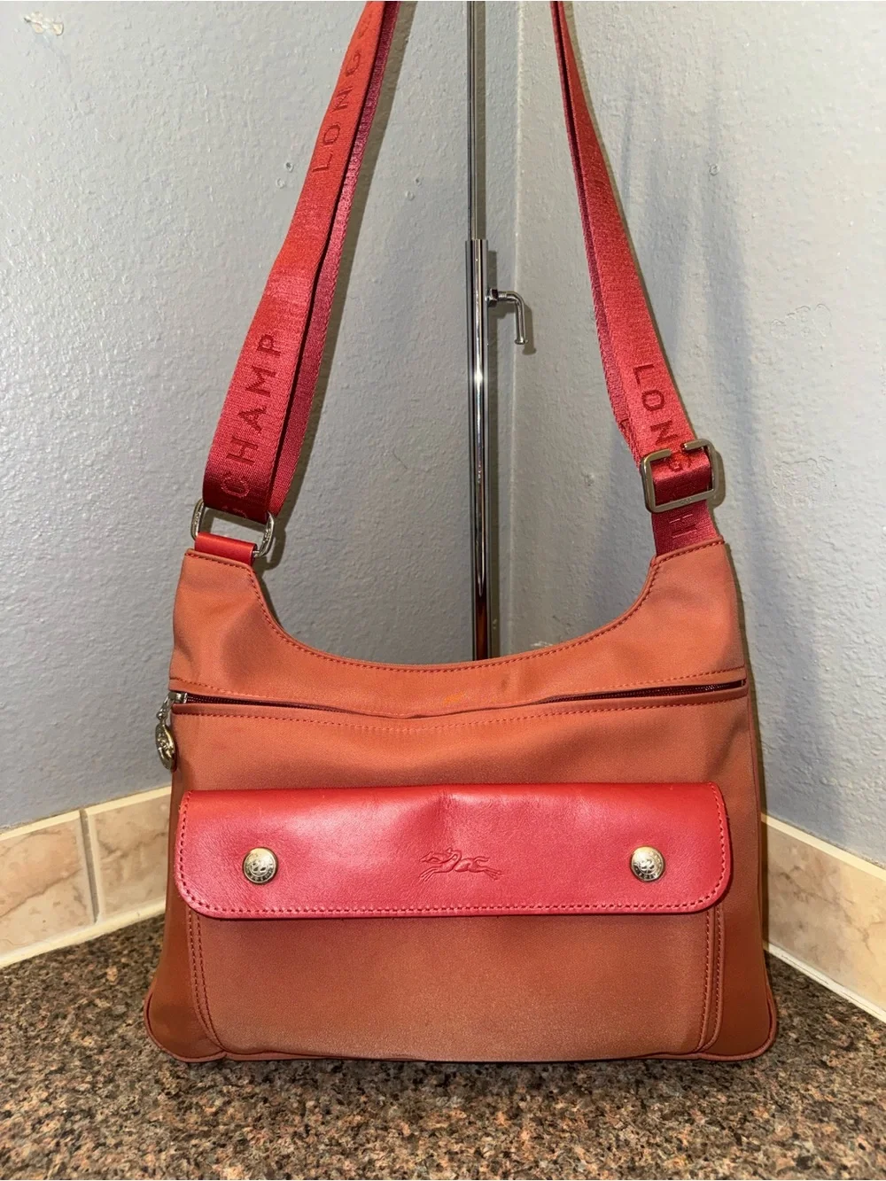 Longchamp authentic Planètes Crossbody Messenger Bag EUC